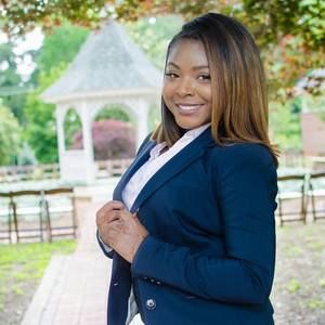 Meet your Posher, Shakia